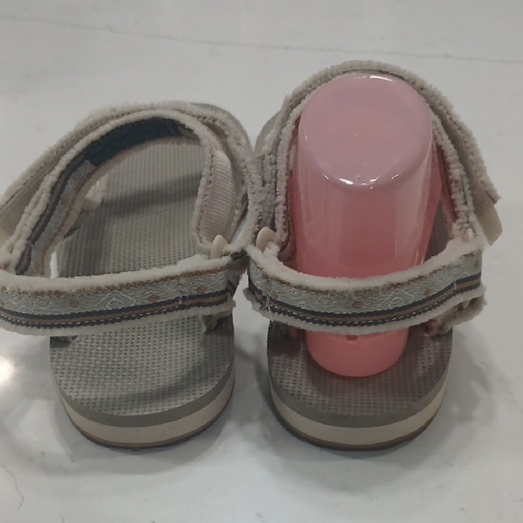 Teva Tan and Cream Strappy Sandals Sz 10 Gentle Used - Picture 6 of 10